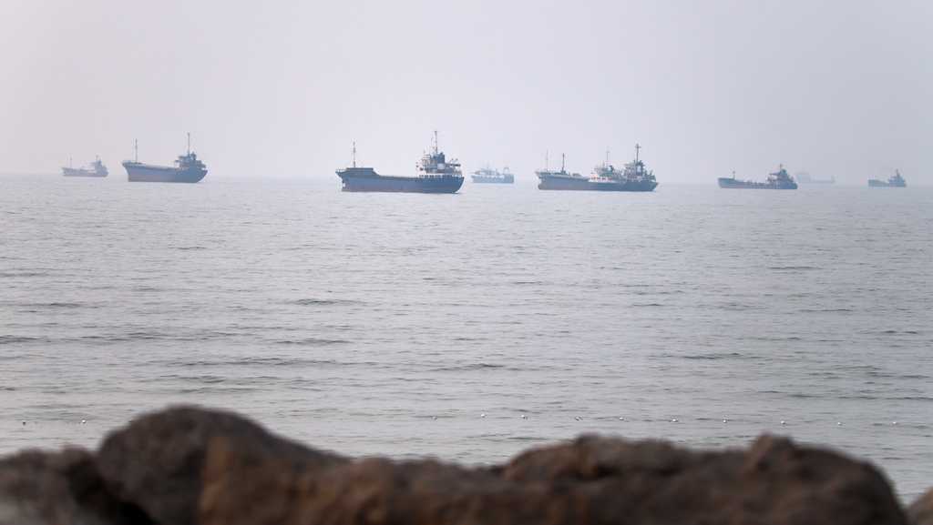 US launches new strikes against Iranian targets