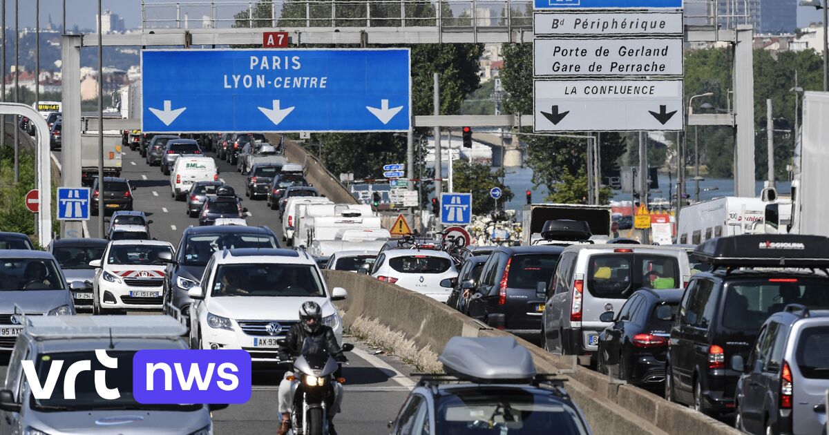 "Vertrek niet op zaterdag en bereid je voor op bosbranden": tips voor zwart weekend op Europese wegen