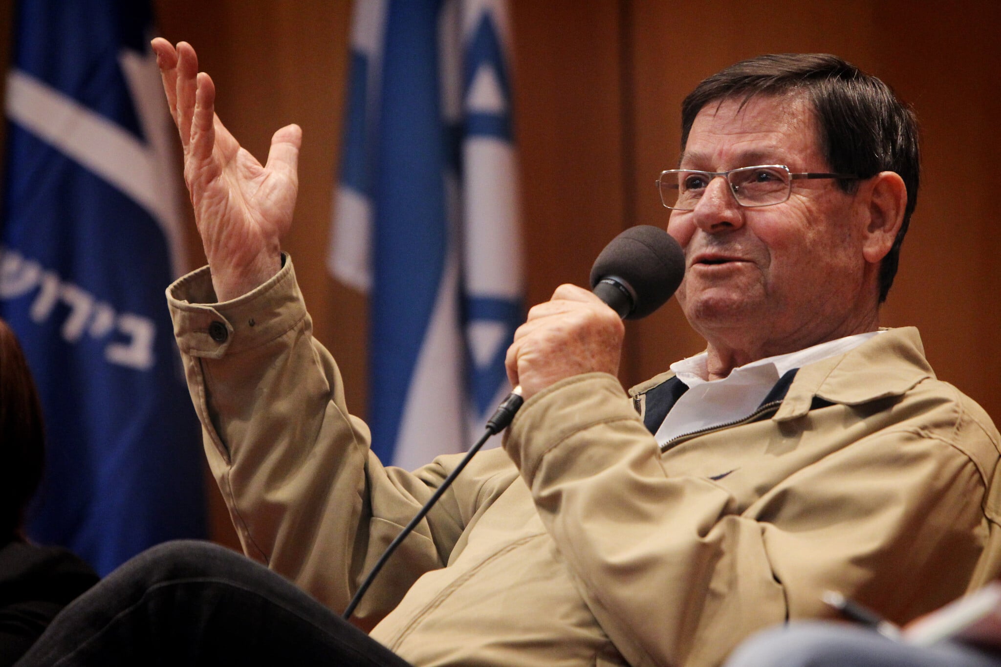Veteran news anchor Haim Yavin, Israel's 'Mr. Television,' dies at 93