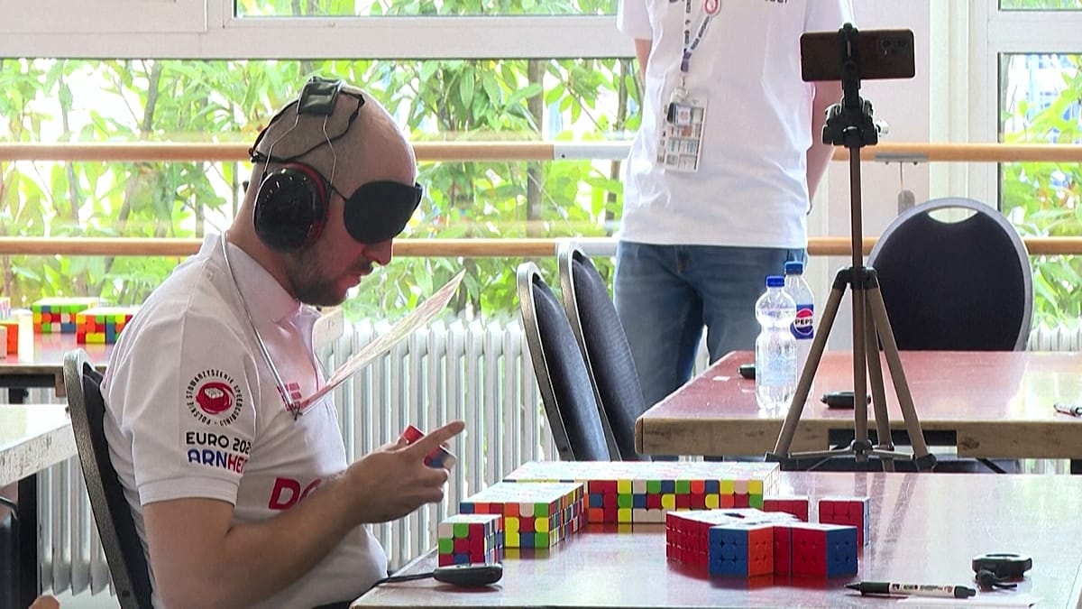 Video. Rubik’s Cube stars shine at European speedcubing event in the Netherlands