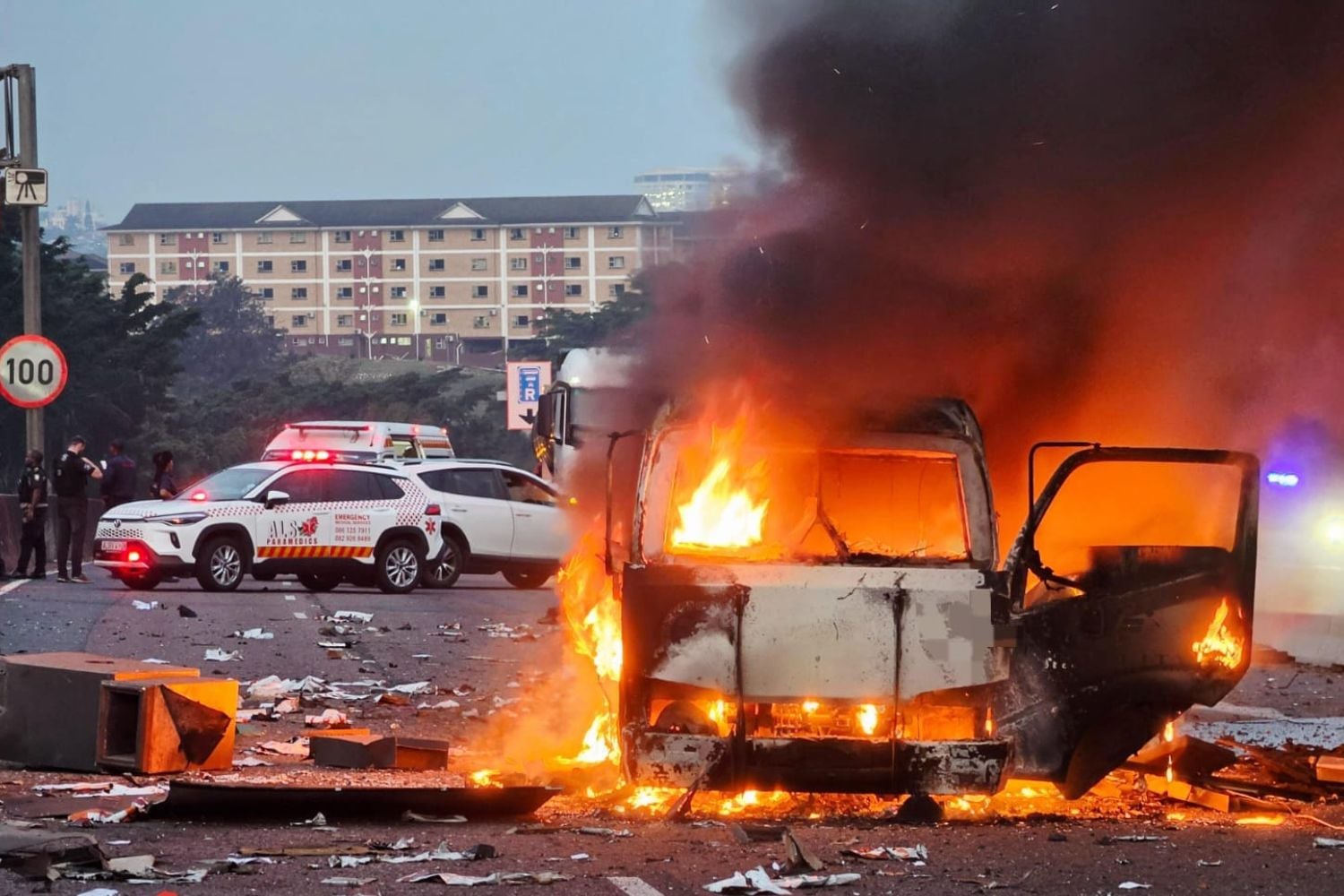 WATCH: Police officer wounded in CIT heist in Durban, KZN