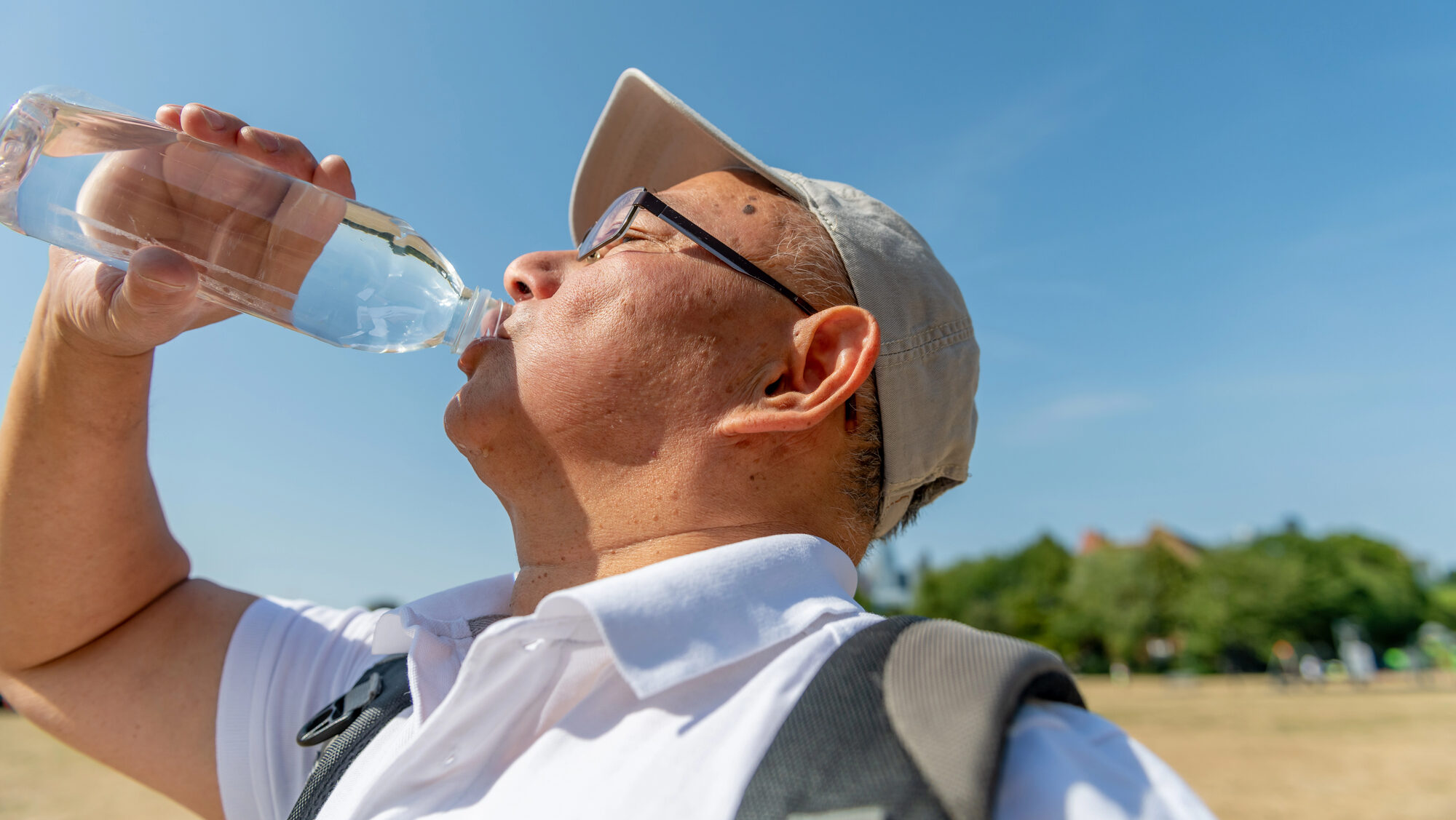Weather warnings issued as temperatures set to hit 35C
