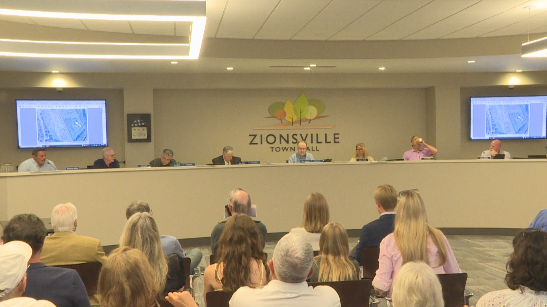 Zionsville Plan Commission approves new gas station despite resident protests - Indianapolis News | Indiana Weather | Indiana Traffic