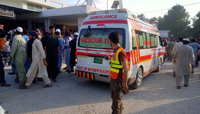 15 martyred as suicide bomber targets Swat police station