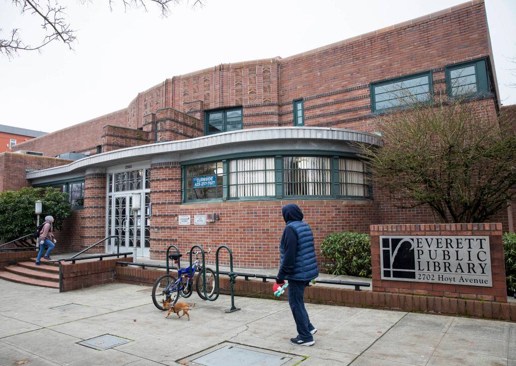 People walk into the Everett Library off of Hoyt Avenue on Tuesday, Dec. 3, 2024 in Everett, Washington. (Olivia Vanni / The Herald)