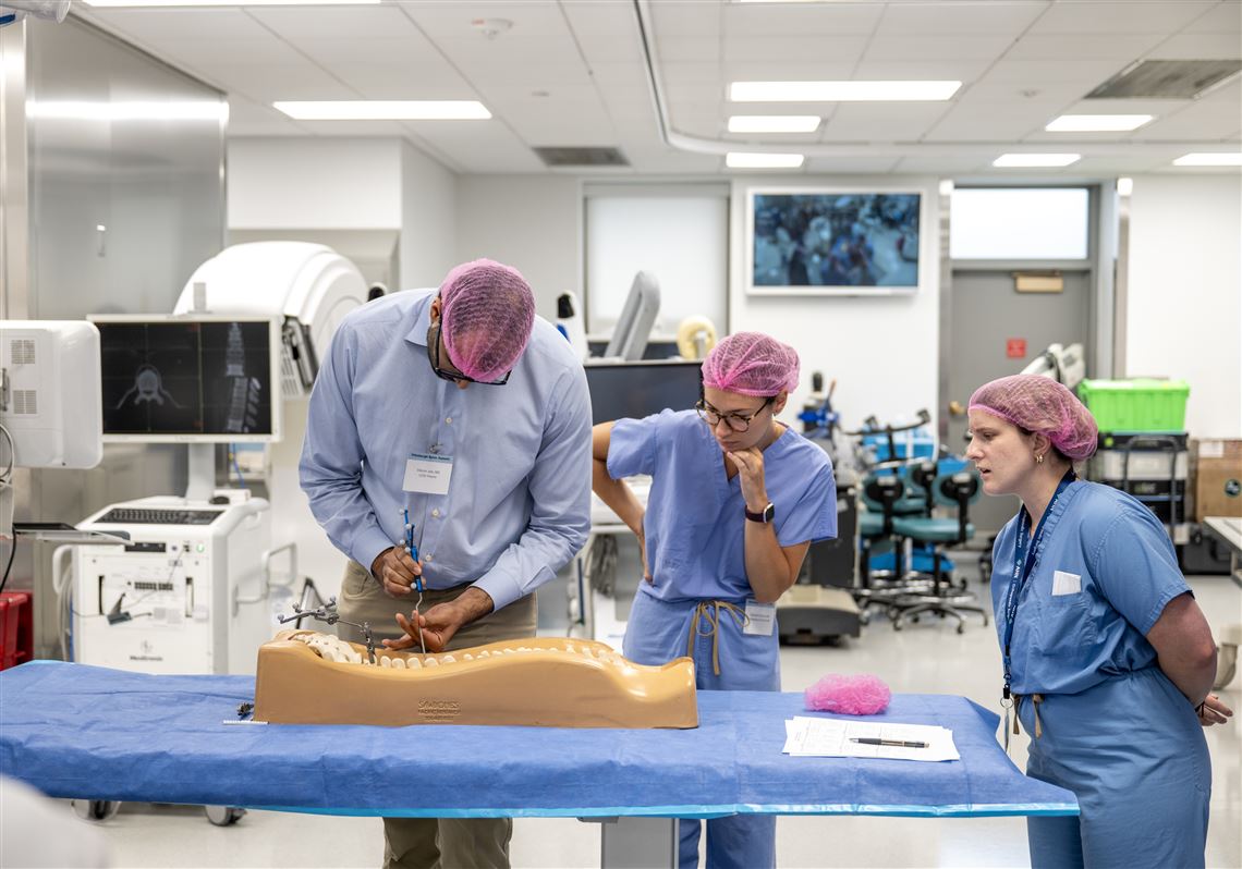 AHN Spine Summit prepares surgical residents, fellows for the toughest cases
