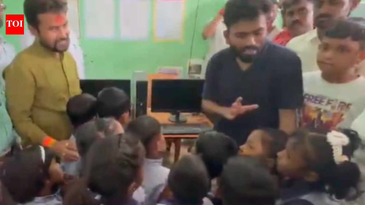 Abhijeet Dipke’s ‘School Thik Karo’ drive brings 1st ever computer to his village school | Chhatrapati Sambhajinagar News