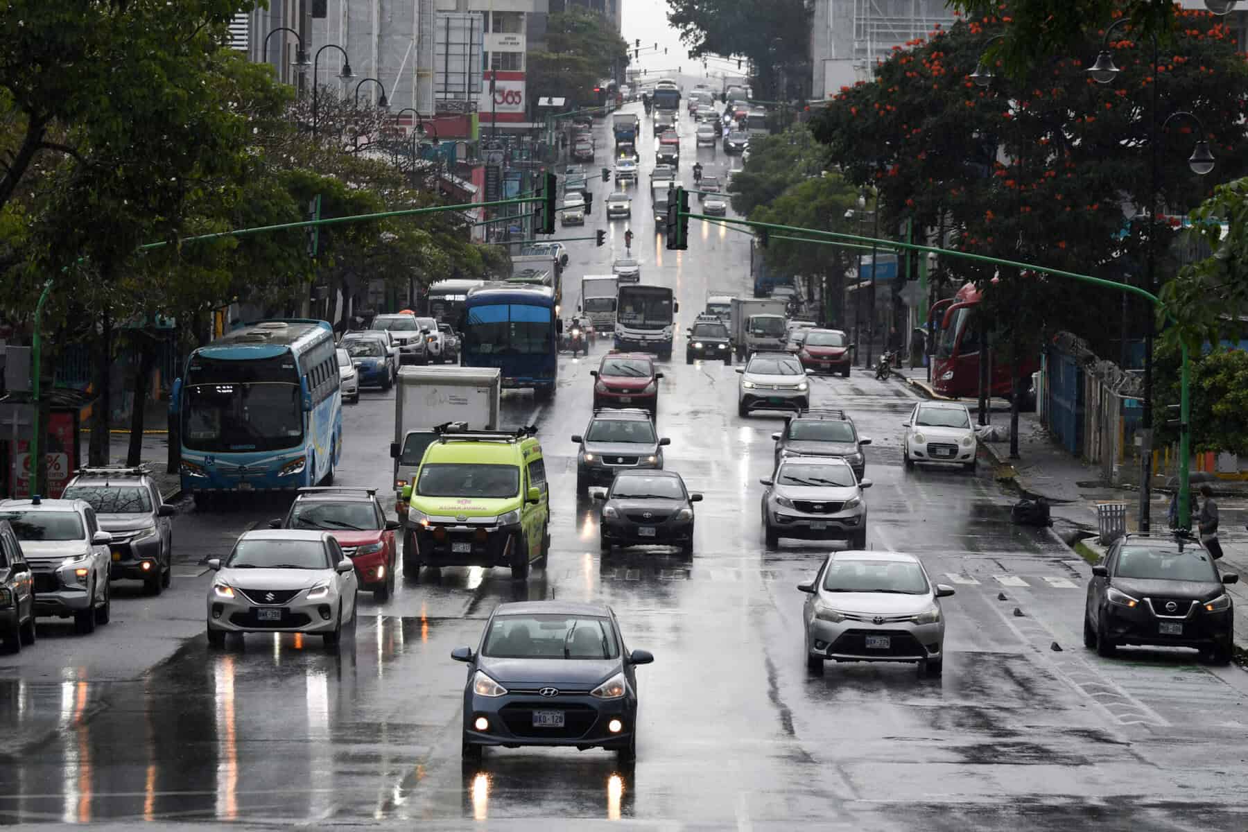 Costa Rica's Sunday forecast and the tropical wave behind it
