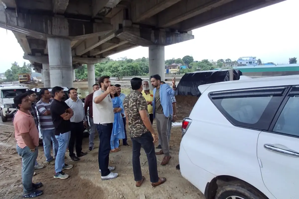 DM Dehradun inspects greenfield bypass project linked to the Delhi-Dehradun Economic Corridor
