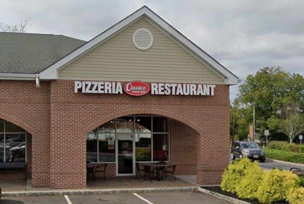 Dave Portnoy from Barstool Sports Reviews West Windsor, NJ Pizza