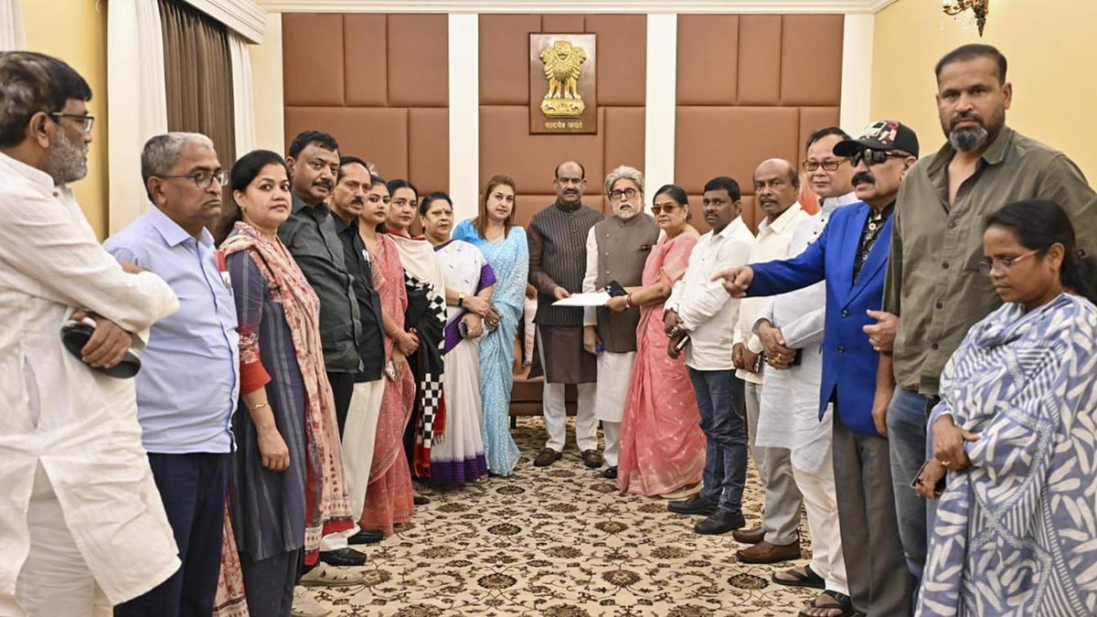 Defection case: Lok Sabha Secretariat issues notices to 20 rebel TMC MPs