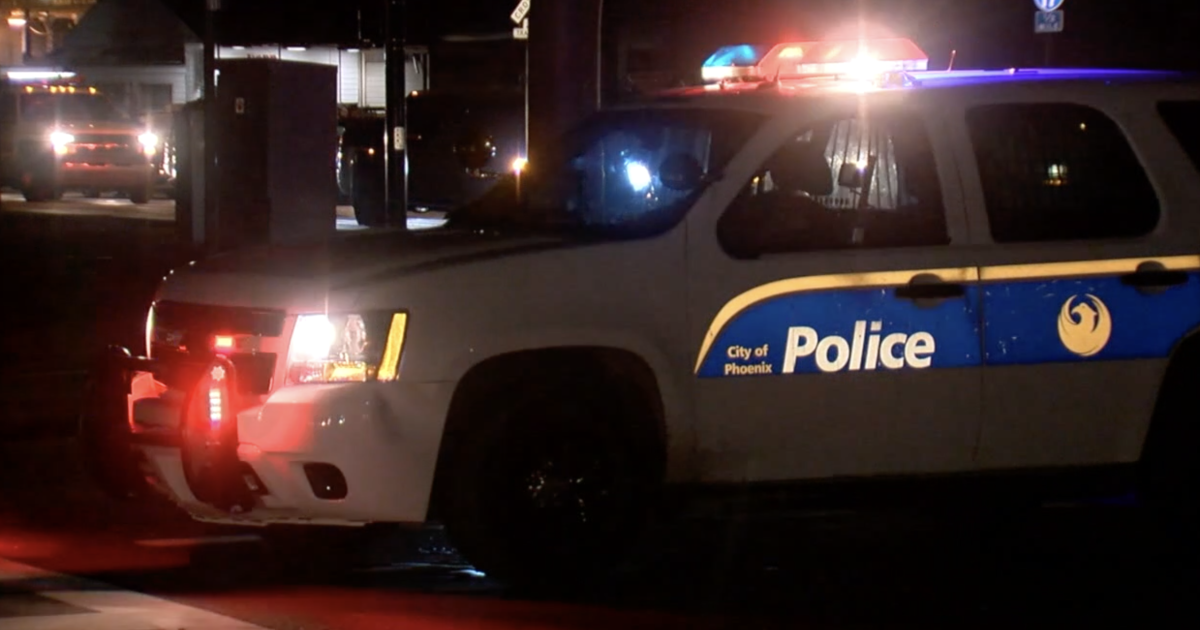 Driver at large after hitting Phoenix police officer while fleeing traffic stop