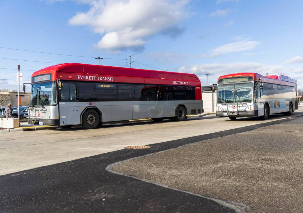An Everett Transit bus drives away from Mall Station on Monday, Dec. 22, 2025 in Everett, Washington. (Olivia Vanni / The Herald)
