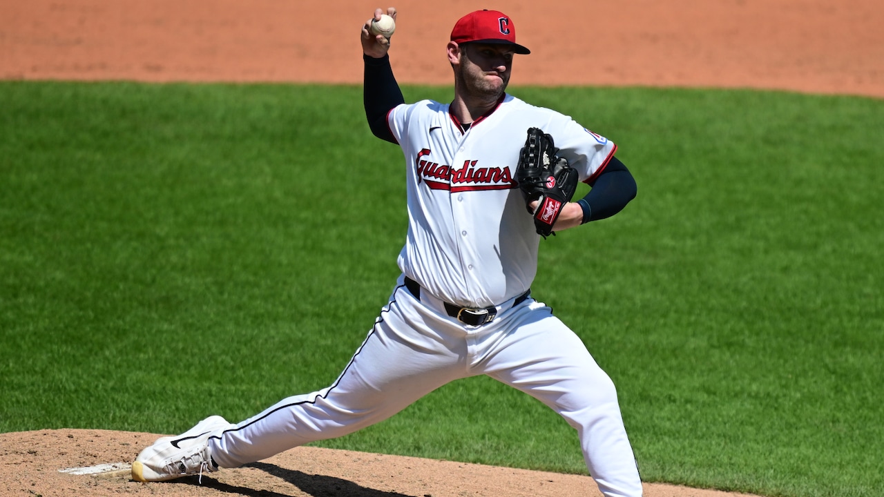 Gavin Williams tossing pitch during start against the San Francisco Giants.