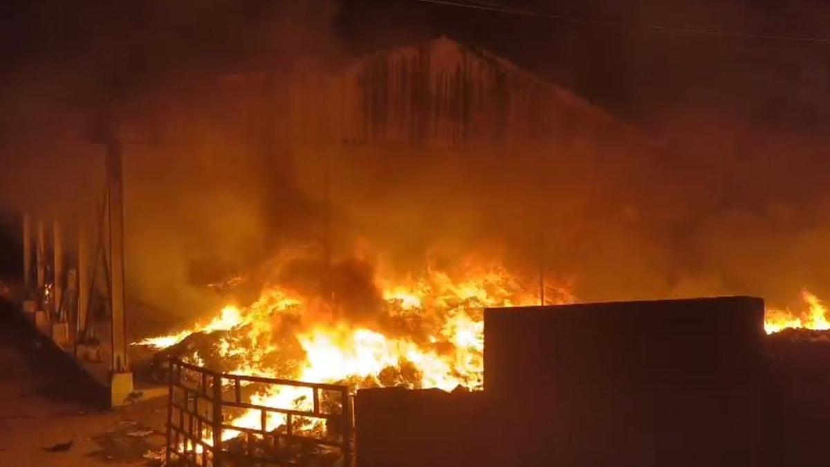 Fire at open dump yard in Sholinghur