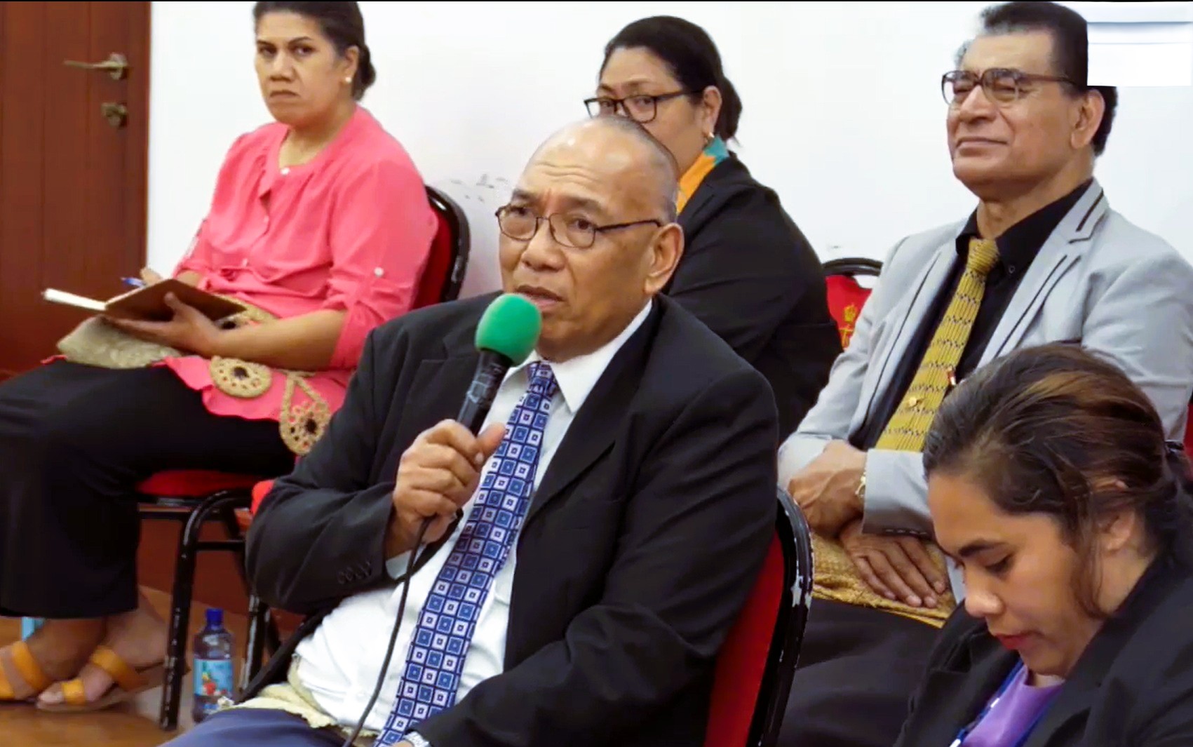 Government faces questions after 88.1FM reporter stopped at press conference