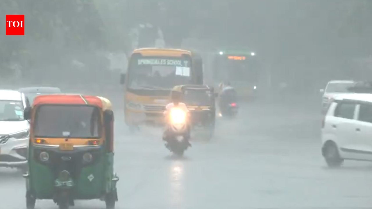 Heavy rain lashes Delhi-NCR; Gurgaon shifts offices, schools to WFH mode | Delhi News