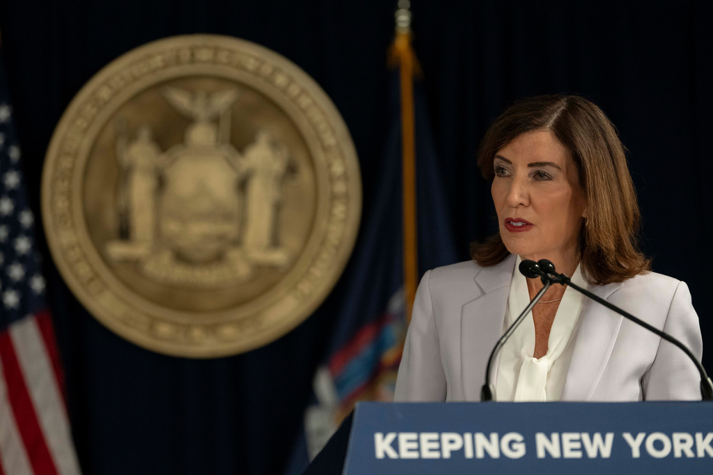 Hochul urges DHS to reverse TPS termination for Haitians, Salvadorans