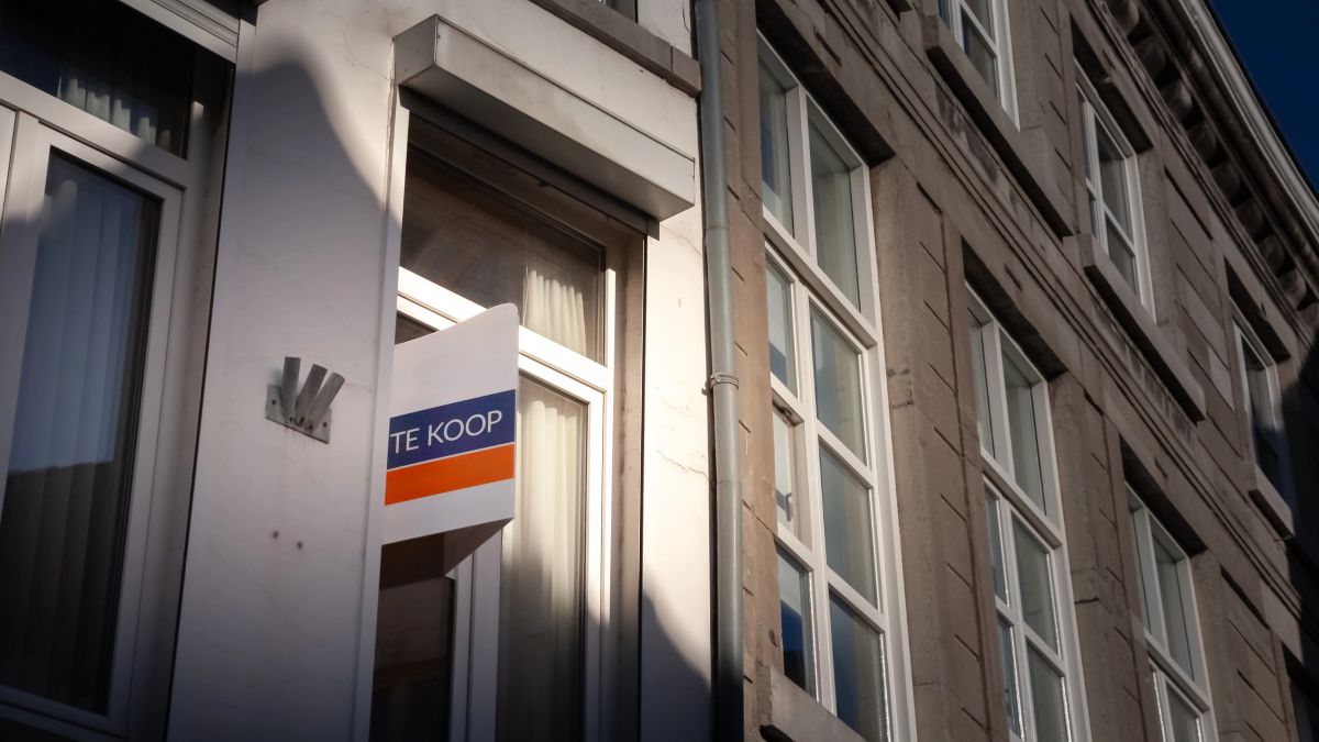 Home buyers file nearly 1,000 complaints over unfair bidding