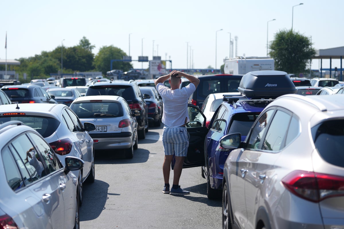 Hourslong waits at Croatia-Serbia border test travelers' resolve in sweltering heat