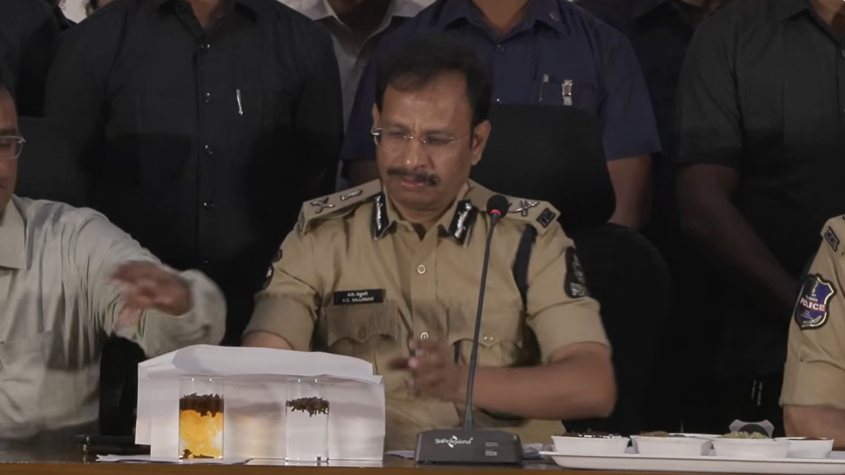 Hyderabad-FAST seizes cloves, fennel seeds and other spices adulterated with dyes, synthetic colours and talcum powder