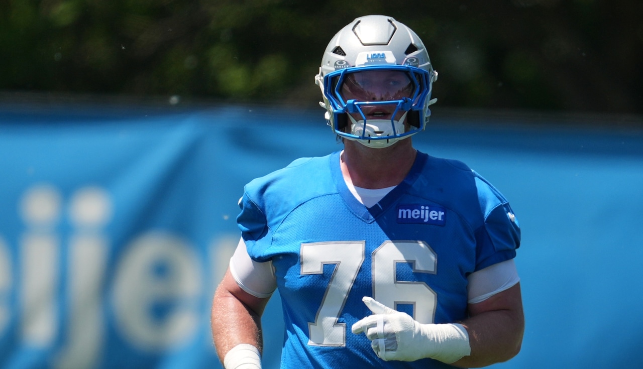Detroit Lions offensive tackle Blake Miller (76) runs during an NFL football practice Friday, May 29, 2026, in Allen Park, Mich.