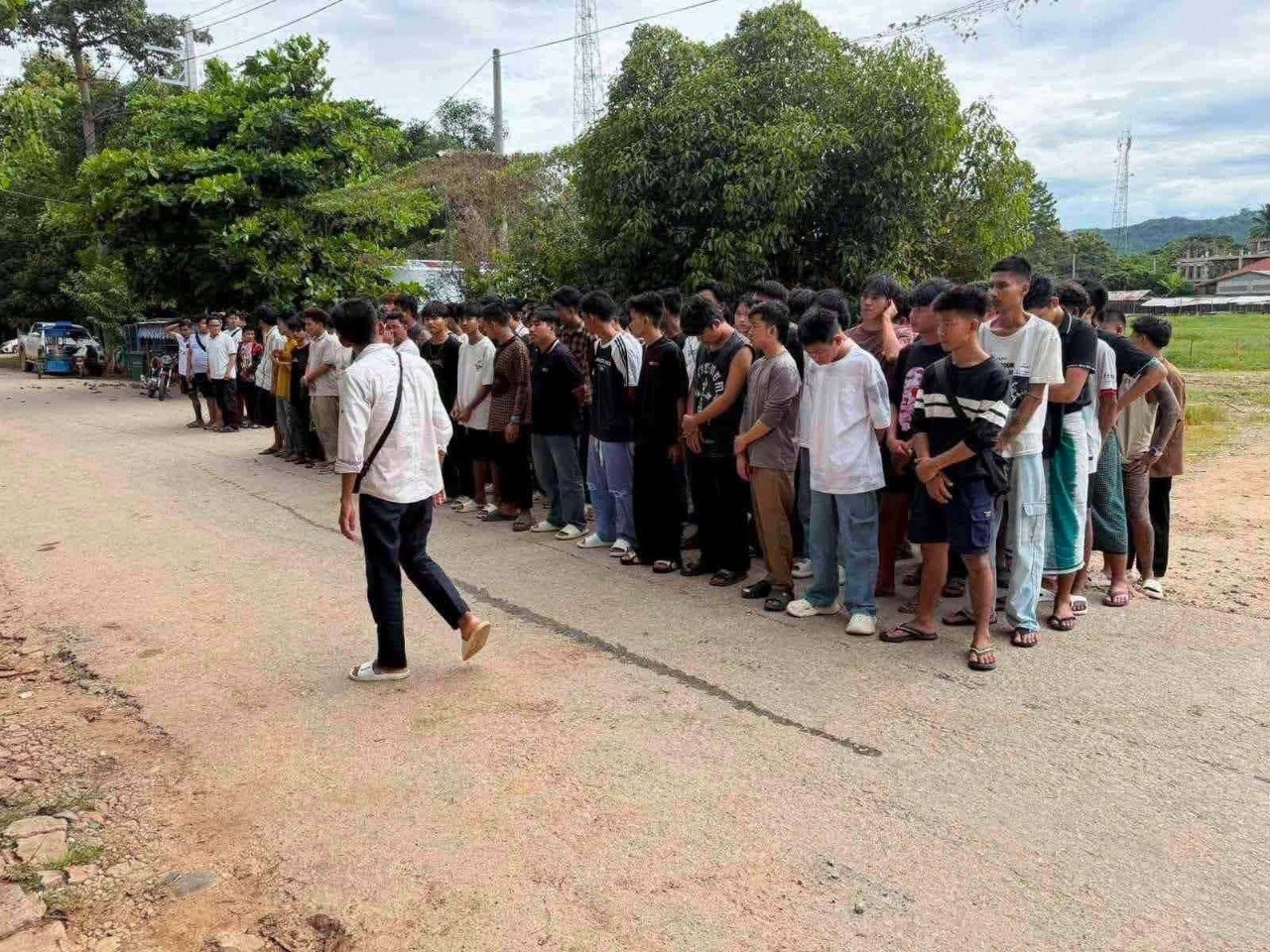 Laos deports 260 undocumented Myanmar nationals across Mekong River to Shan State