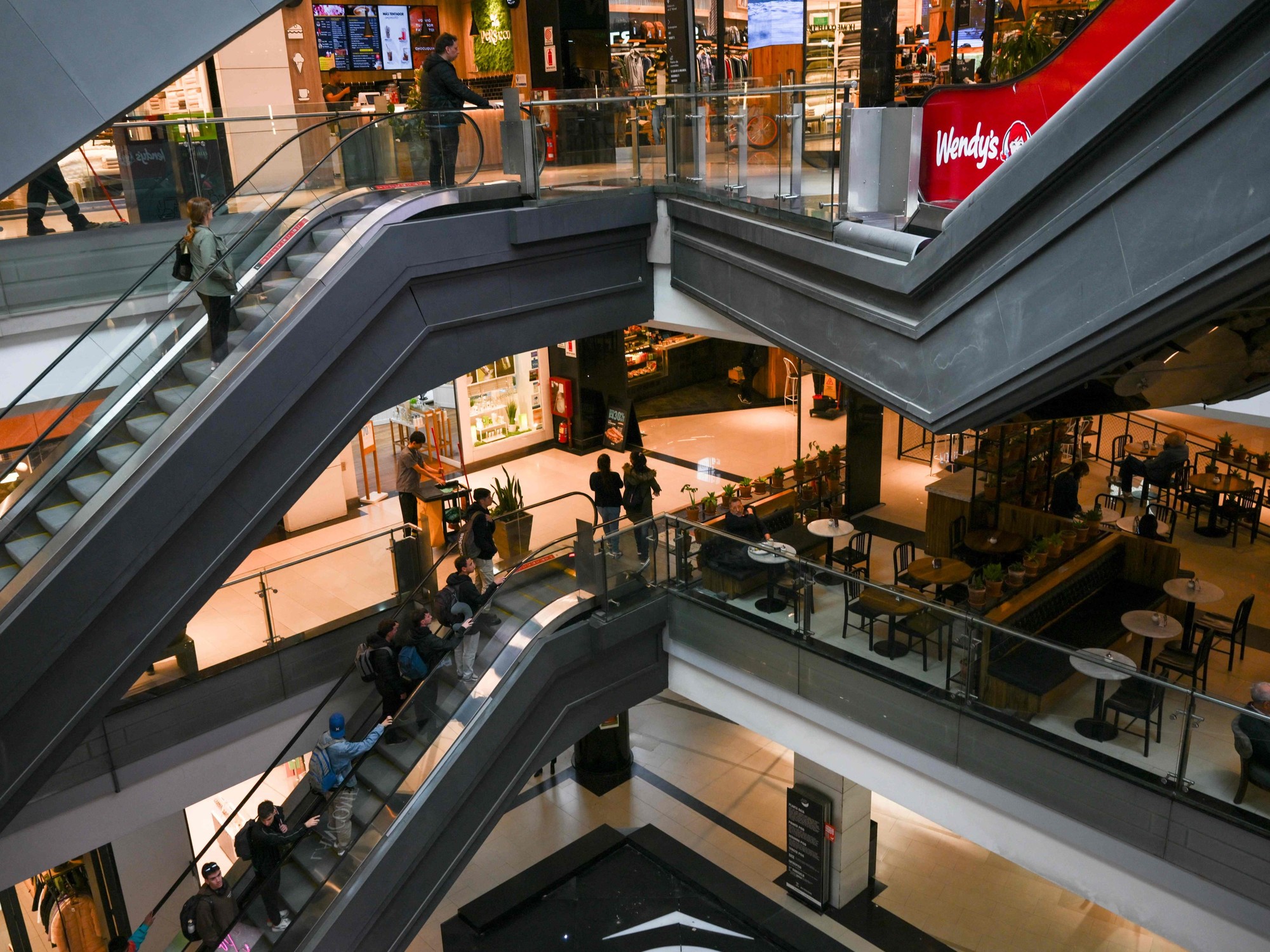 Las importaciones puerta a puerta rompieron otro récord y ya equivalen al 40% de las ventas de ropa, electrónicos y juguetes en shoppings