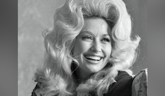 Lincoln reacts to the passing of Dolly Parton