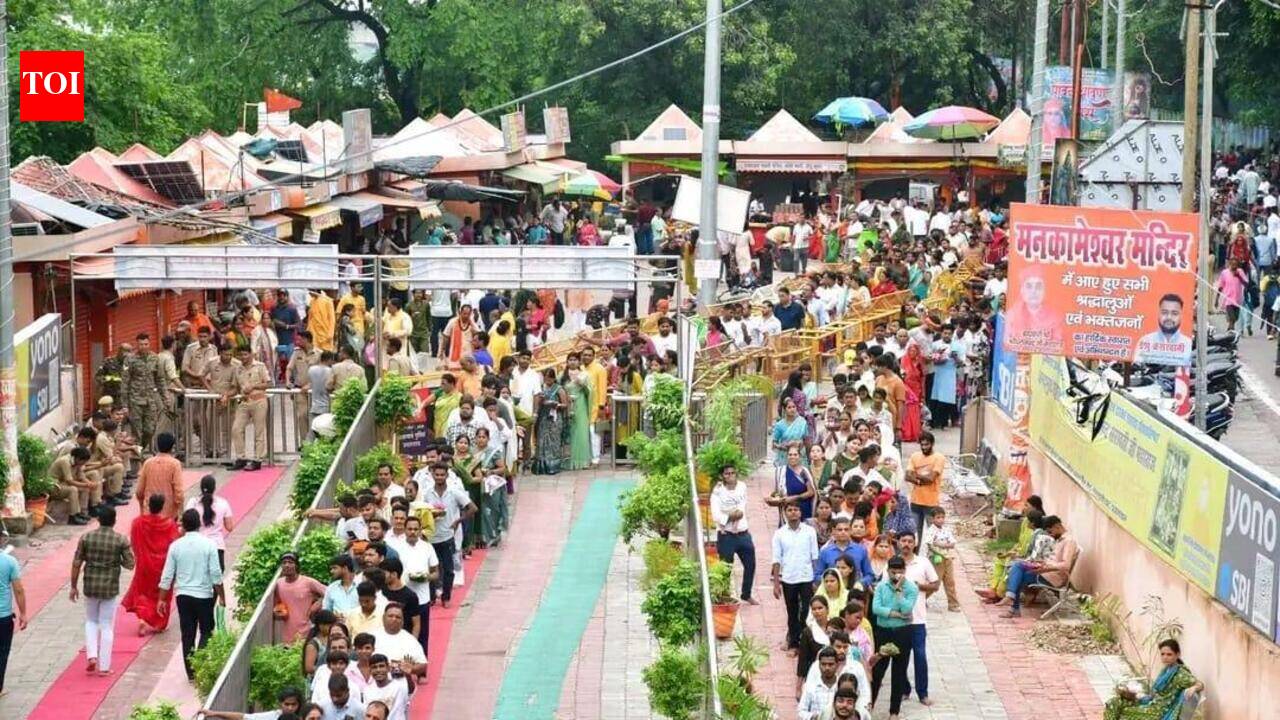 Massive faith surge: 2.5L devotees at Mankameshwar Temple on last Shrawan Somvar | Prayagraj News