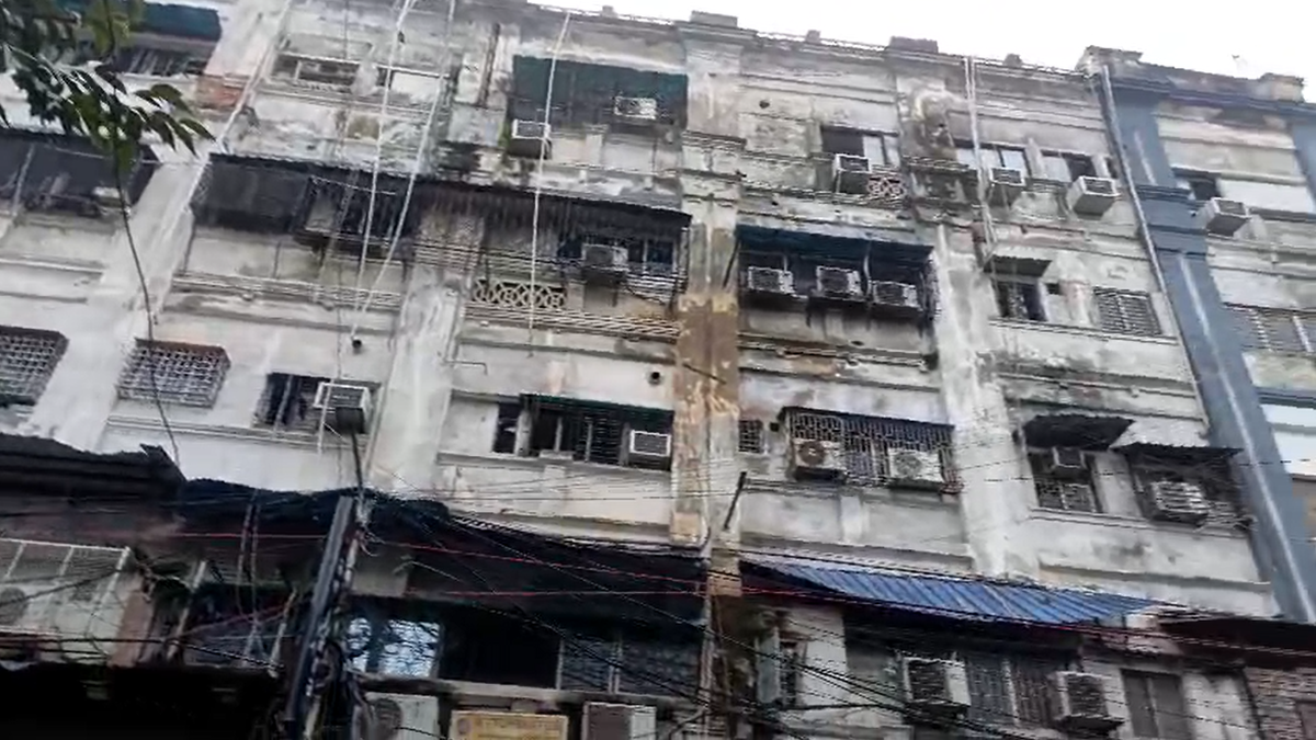 Massive fire in Kolkata hotel kills nine