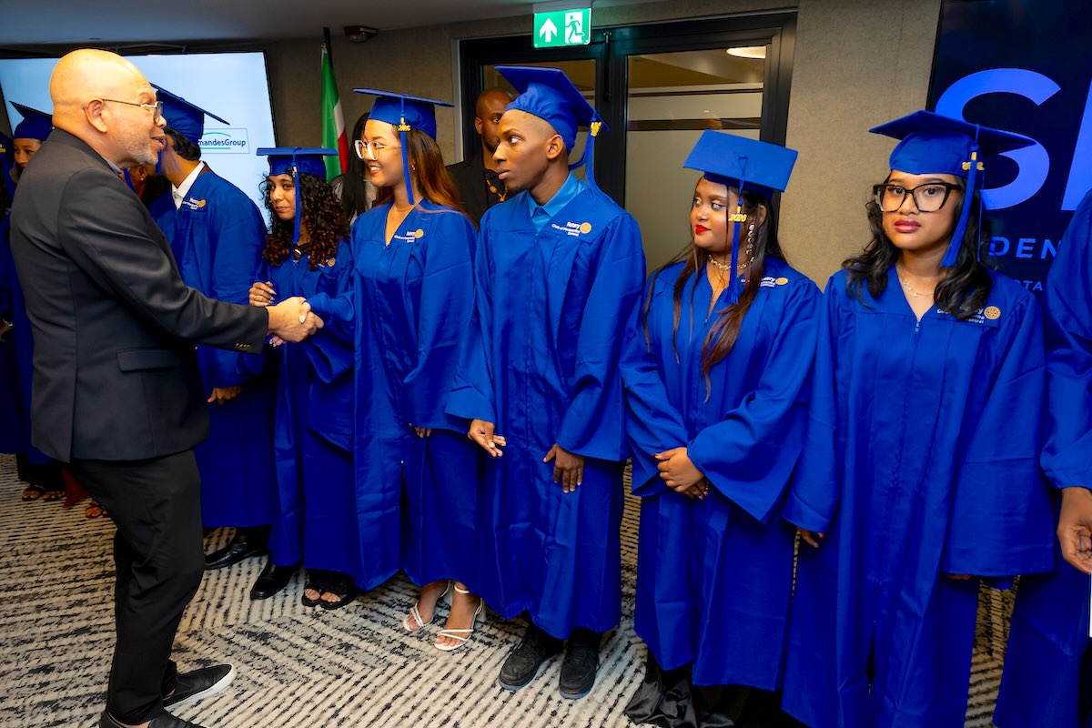 Megan Lee wint VOS Student Excellence Award; ziekte moeder werd haar grote motivatie