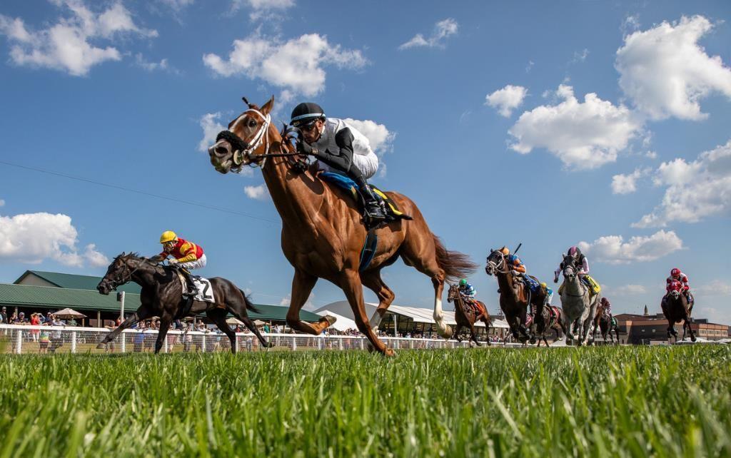 Mid American wins Juvenile Sprint