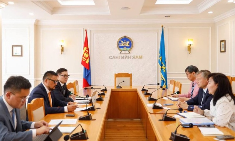Minister of Finance of Mongolia and UN Resident Coordinator discuss promoting regional development