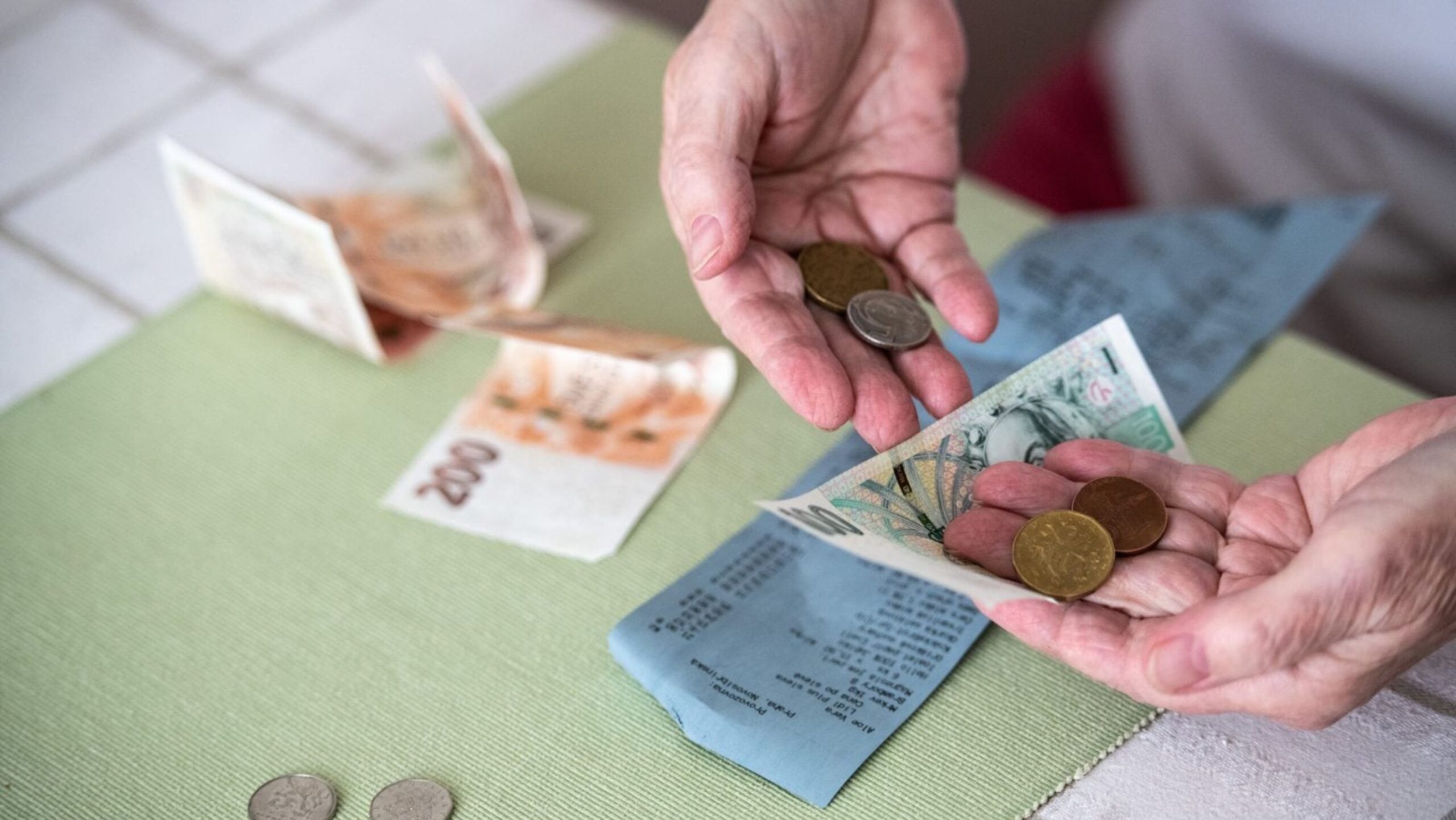 More Czechs Are Living Paycheck to Paycheck in 2026
