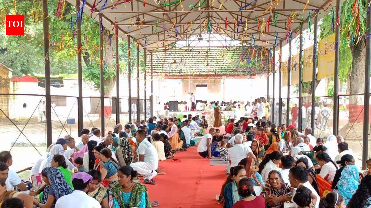 Naini Jail inmates celebrate rakshabandhan with families and staff | Prayagraj News