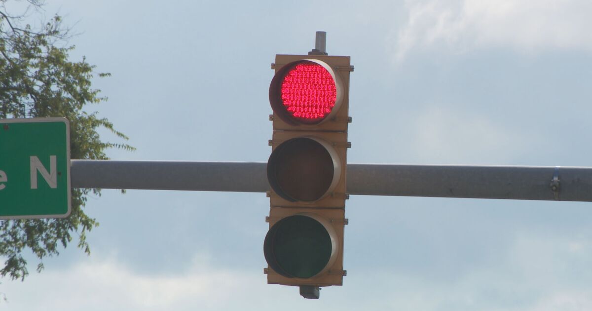 Nashville weighs ban on right turns on red to cut traffic deaths