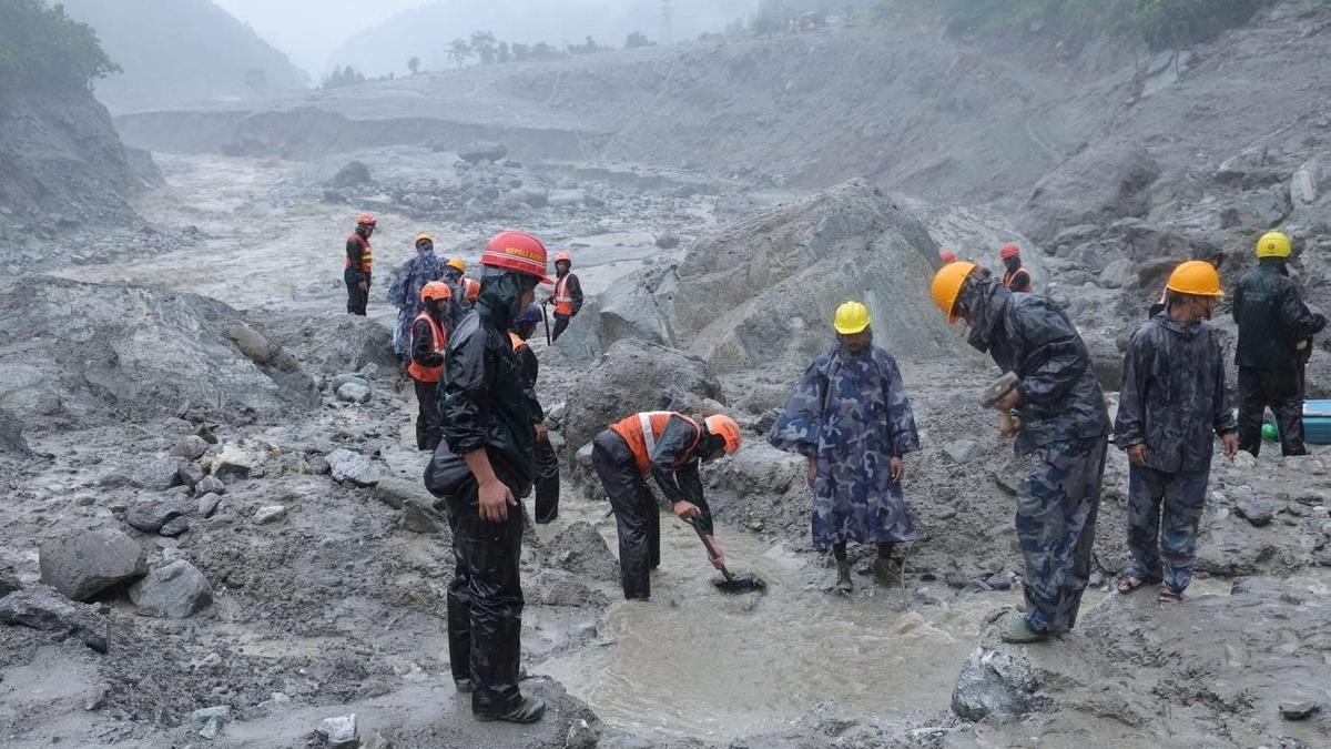 Nepal flash floods LIVE: Death toll reaches 768; rescuers drill through debris towards trapped tunnel workers