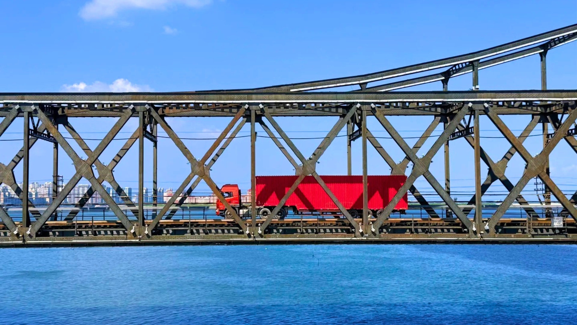 North Korea-China trade continues to slip as imports fall for third month