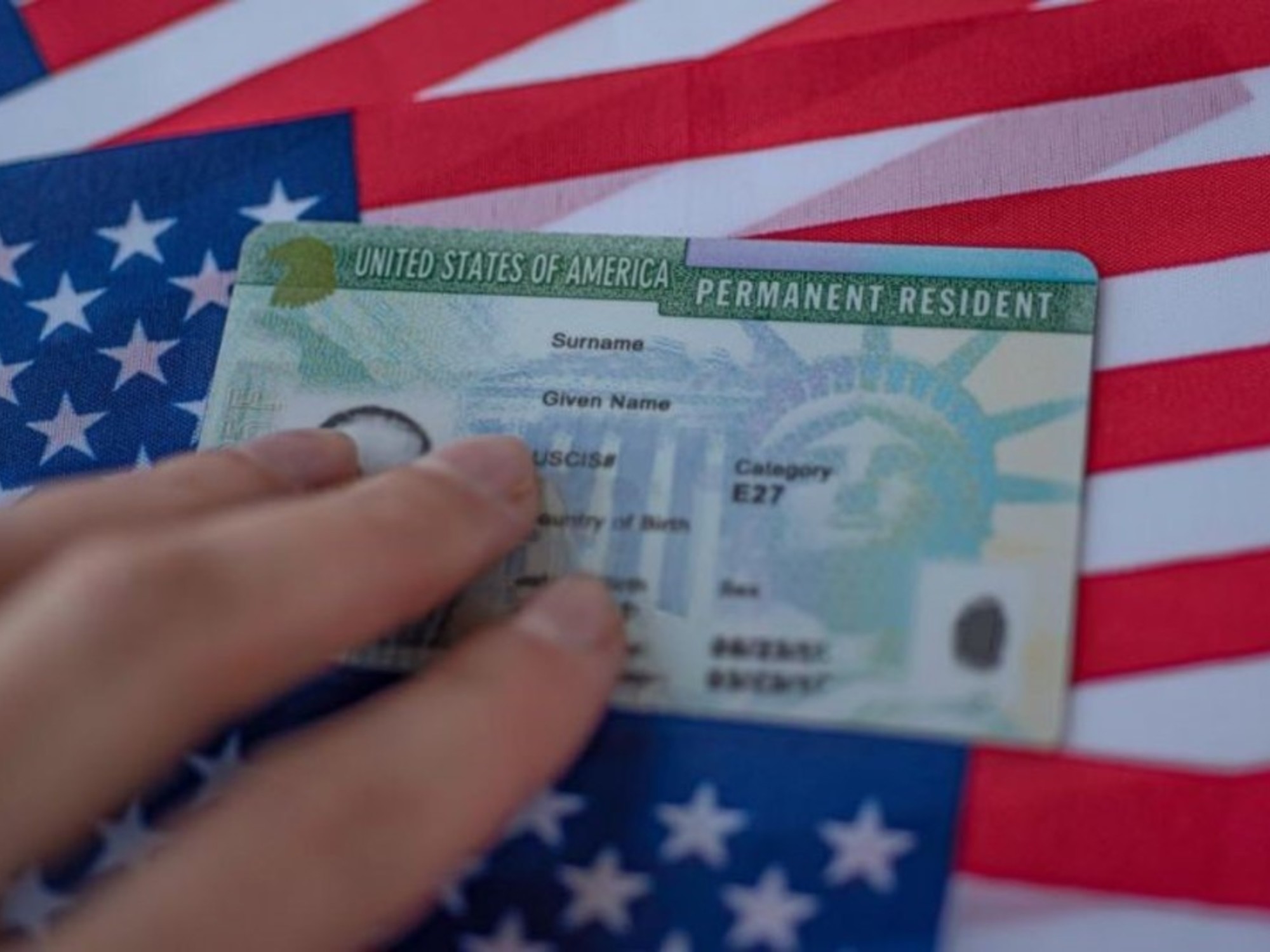 Oficial y confirmado | Desde septiembre, USCIS endurece la regla de “carga pública” para otorgar permisos de residencia y "green cards": revisará caso por caso de todos los solicitantes