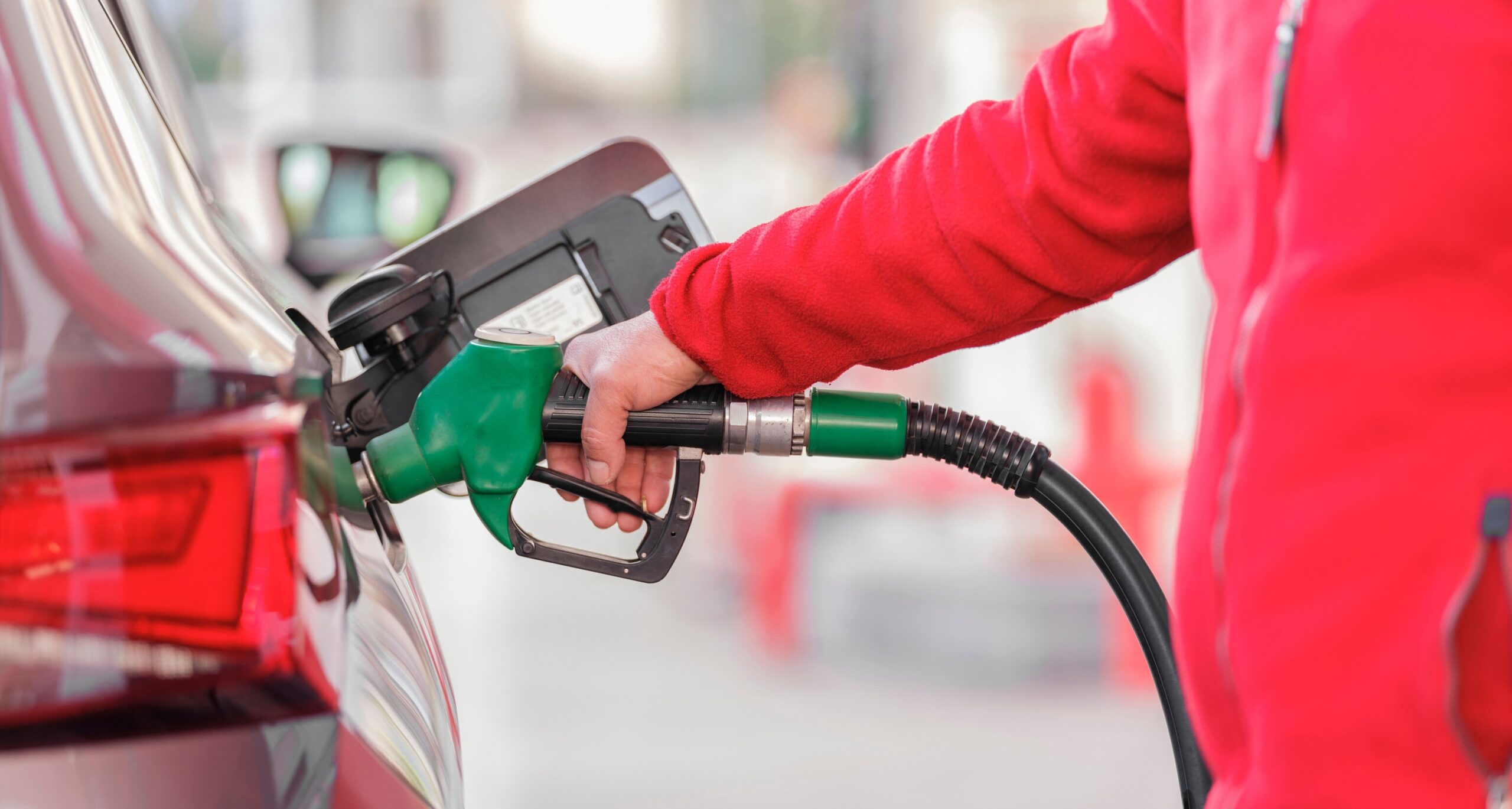 Poland reintroduces VAT cut and daily price caps to lower fuel costs for drivers