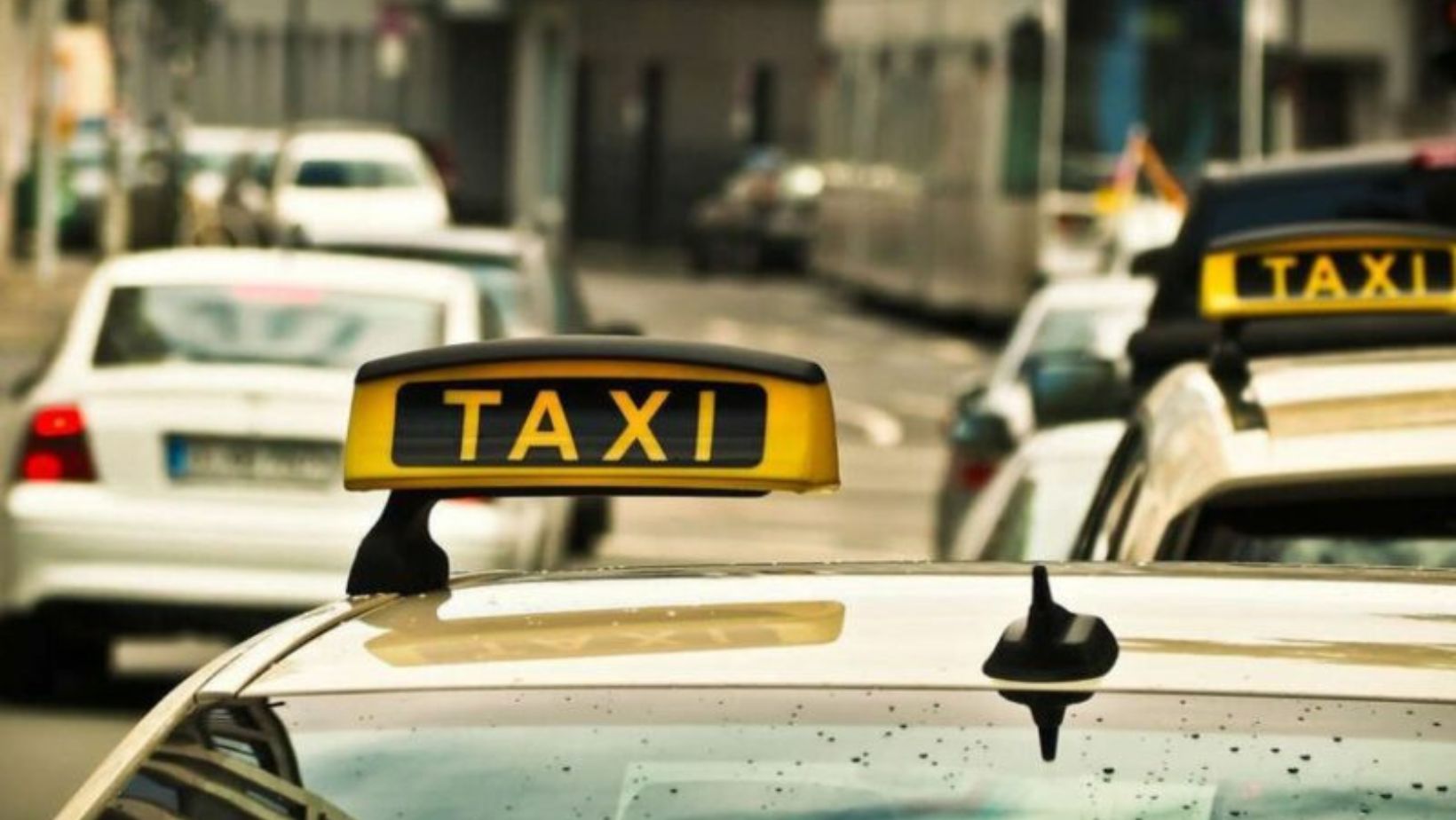 Prague Taxi Driver Accused of Stealing CZK 3.5 Million Left in Car
