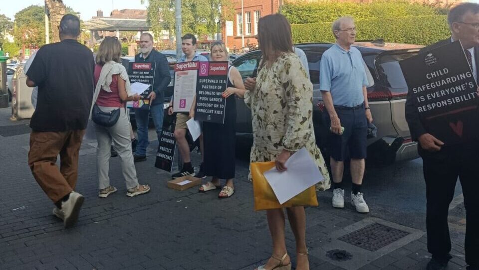 Protests at Super-Valu to continue over Belong To sponsorship
