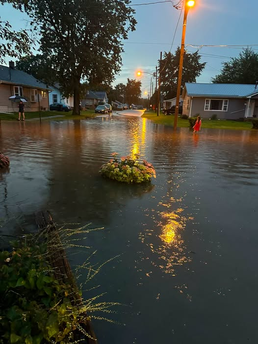 Roadways underwater in Frankfort following heavy rainfall - Indianapolis News | Indiana Weather | Indiana Traffic