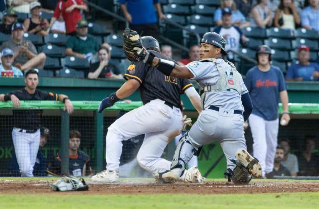 Santa Maria helps Hot Rods split series