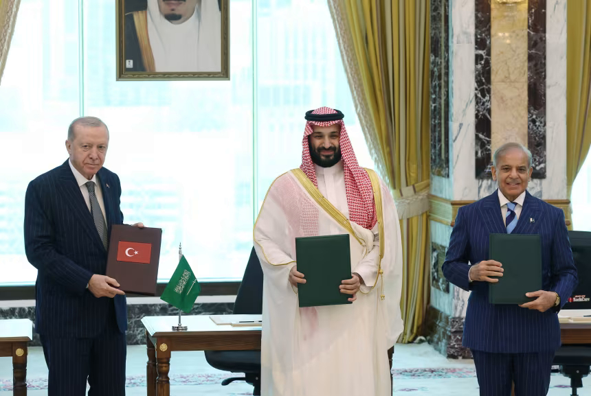 Saudi Arabia turns to Muslim military heavyweights in landmark defense pact as Iran war closes in