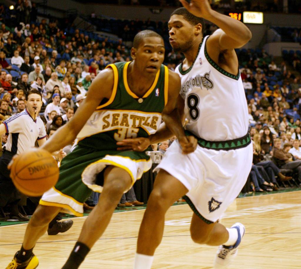 The Seattle SuperSonics Kevin Durant (35) drives around Minnesota Timberwolves defender Ryan Gomes (8) at the Target Center in Minneapolis, Minnesota, Sunday, March 2, 2008. (Joel Koyama / Minneapolis Star Tribune / Tribune News Services)