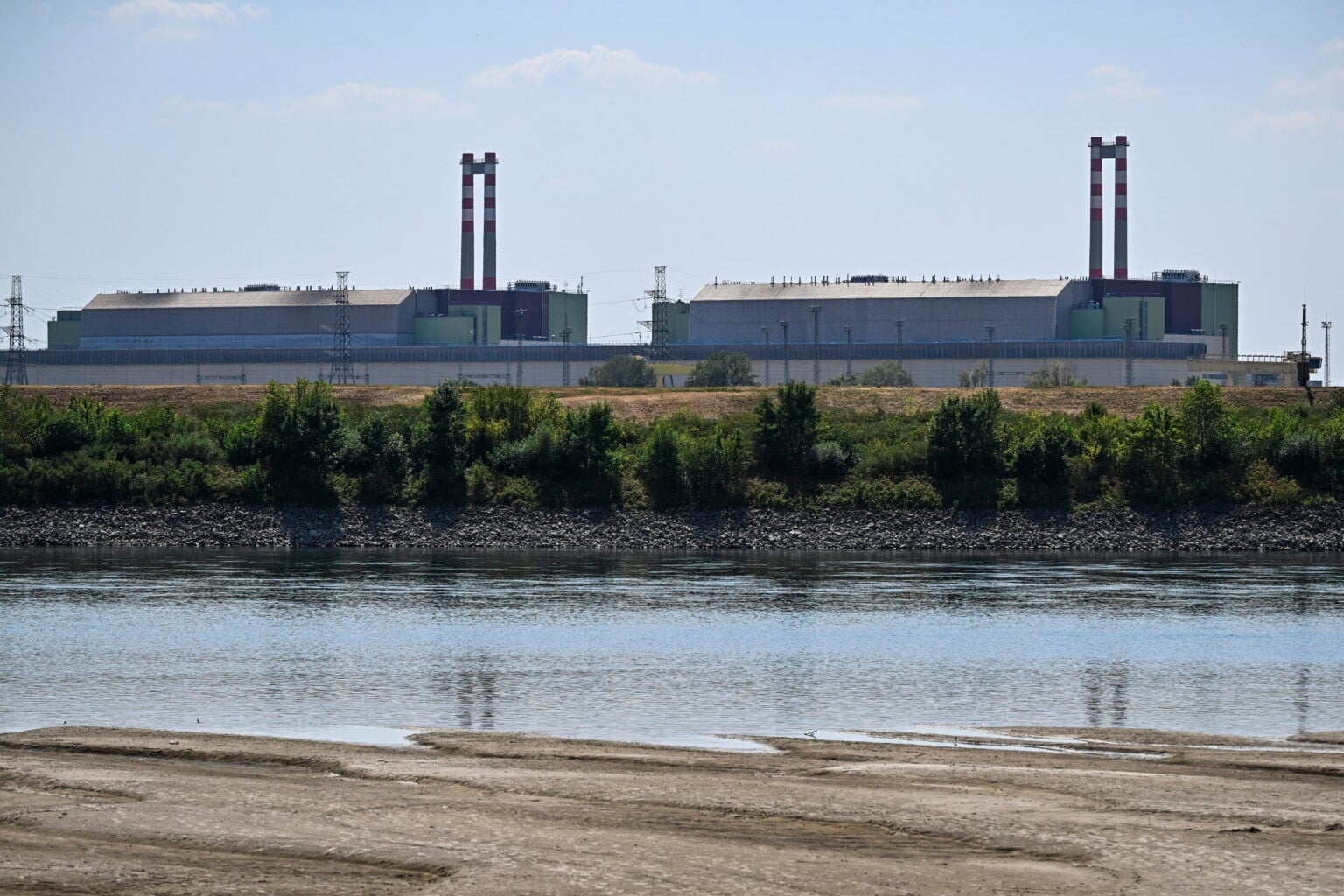 Slovak PM Pledges Help During Hungary's “Unprecedented Energy Crisis”