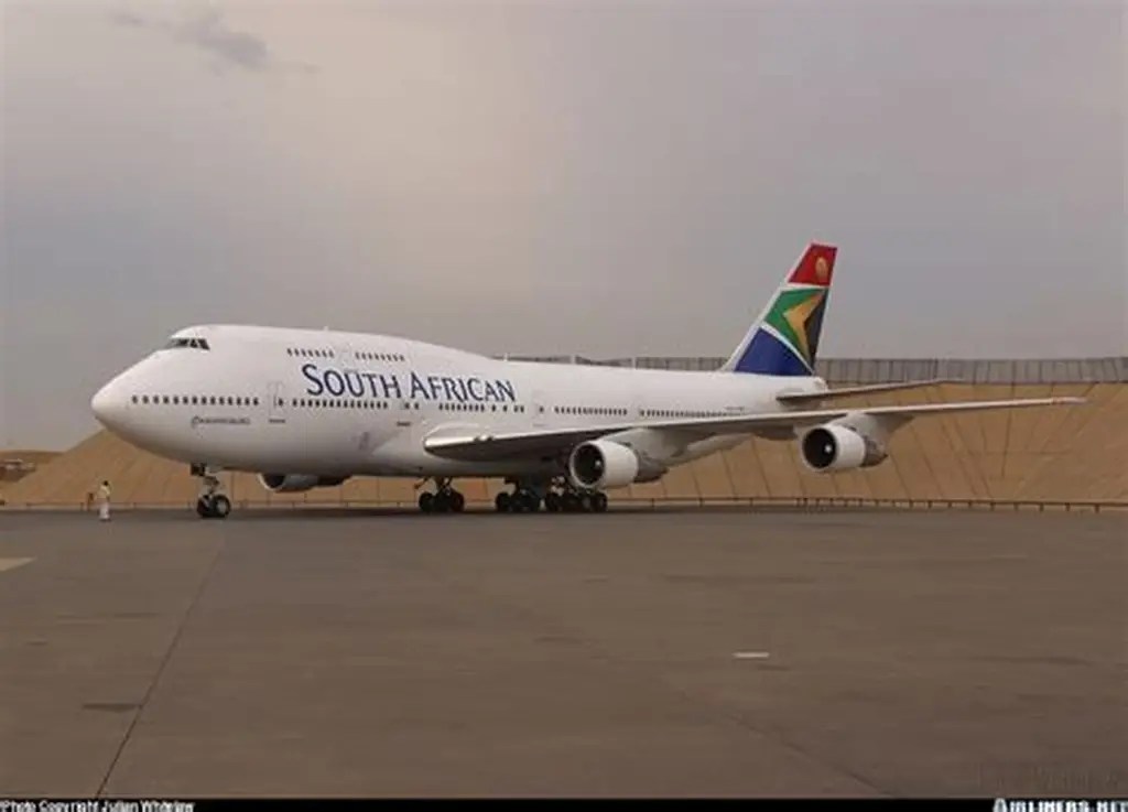 South African Airways suspends its executive officer