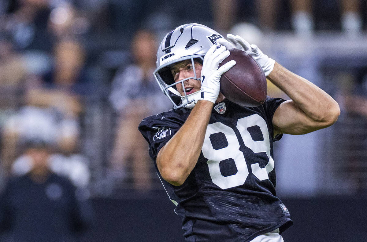 Raiders tight end Brock Bowers (89) secures a pass during their open practice at Allegiant Stad ...